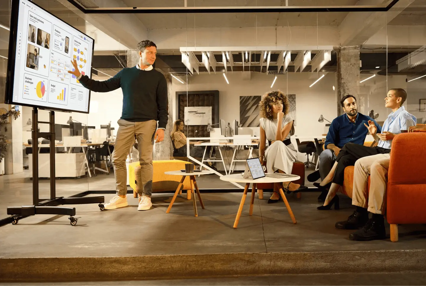 Equipo de Mishi Systems trabajando en soluciones digitales
